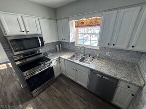 1206 Heatherstone Dr in Painesville, OH - Building Photo - Building Photo