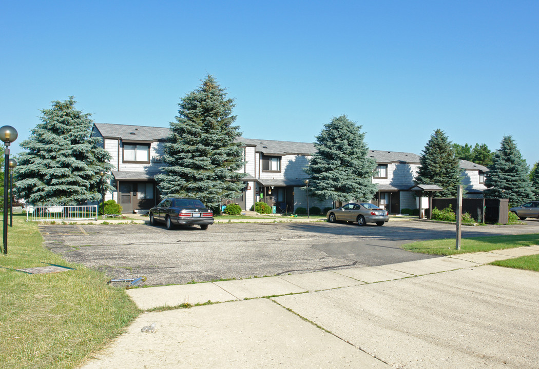 430-444 Johnson St in Marengo, IL - Building Photo