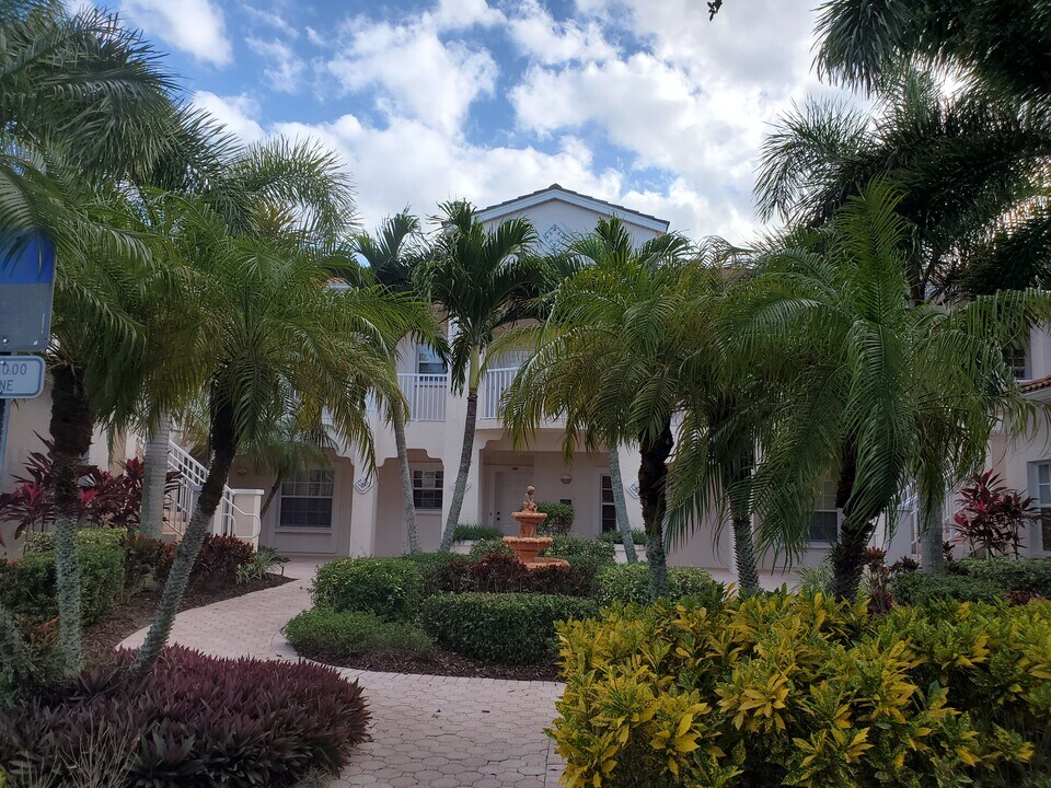 4212 Central Sarasota Pky, Unit 1521 in Sarasota, FL - Building Photo