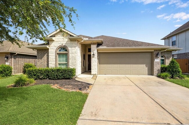 property at 4812 La Piedra Ln