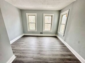 275 S Broad St in Penns Grove, NJ - Foto de edificio - Building Photo