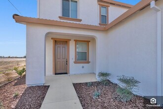 9196 Rondeau Way in Sacramento, CA - Foto de edificio - Building Photo
