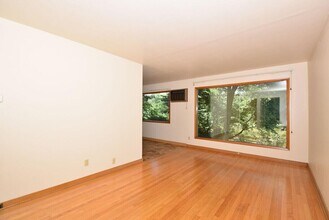 716 W Rock Pl in Glendale, WI - Building Photo - Building Photo