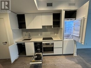4015 The Exchange in Mississauga, ON - Building Photo - Building Photo
