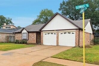 16615 Dounreay Dr in Houston, TX - Building Photo - Building Photo