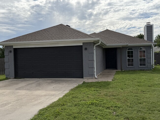 501 Summer Tree Ct in Springtown, TX - Building Photo - Building Photo