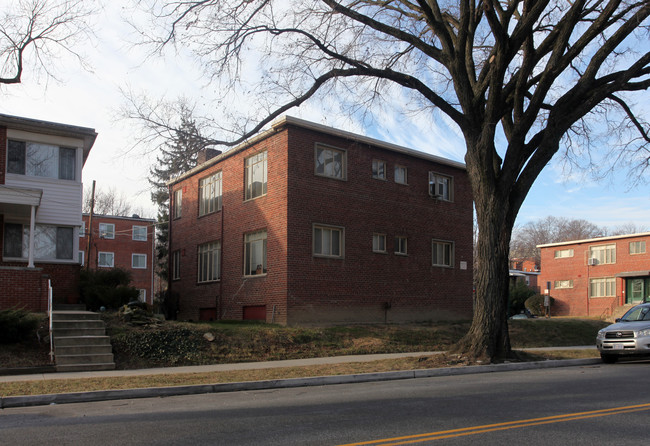 Pleasant Hills Apartments in Washington, DC - Foto de edificio - Building Photo