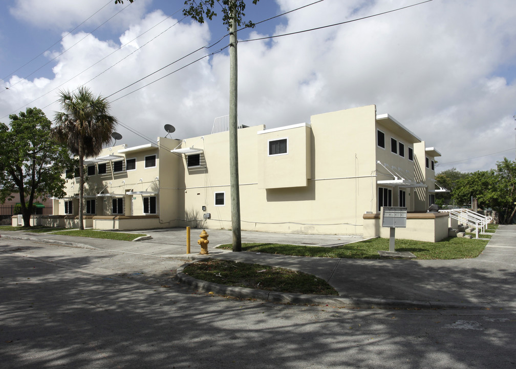 5490-5496 NE Miami Pl in Miami, FL - Building Photo