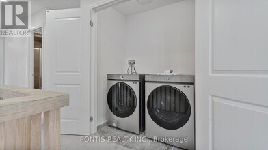 1 Brewis St in Brant, ON - Building Photo - Building Photo