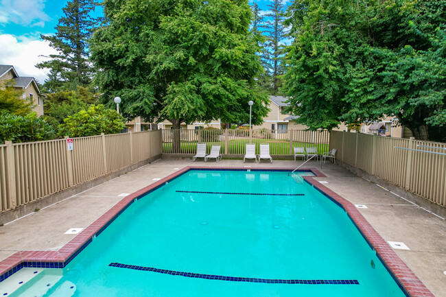 Fairway Lane Apartments in Bremerton, WA - Building Photo - Building Photo