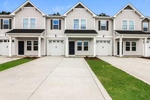 7289 Bellacroft Dr in Leland, NC - Building Photo