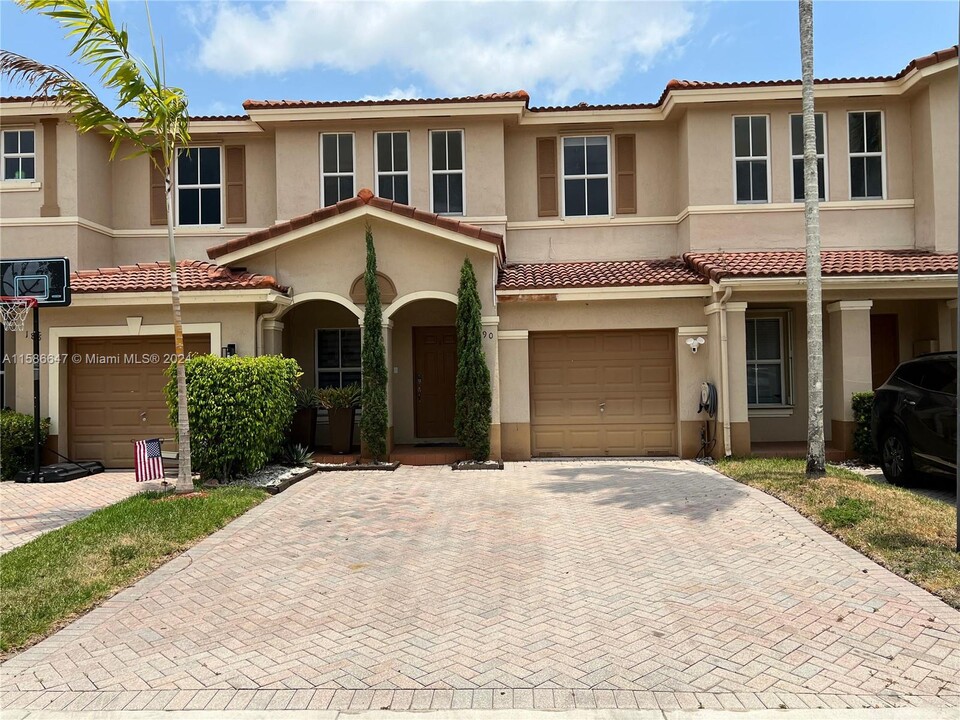 190 Riverwalk Cir in Sunrise, FL - Building Photo