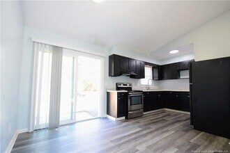 693 Stoneykirk Dr in Fayetteville, NC - Building Photo - Building Photo