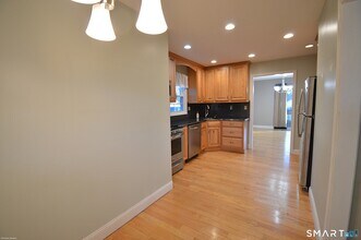 24 Thorne Rd in West Hartford, CT - Building Photo - Building Photo