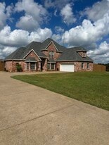 1580 Cream Level Rd in Athens, TX - Building Photo