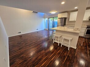 12512 SE 42nd St in Bellevue, WA - Building Photo - Building Photo