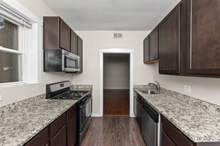 3752 W Sunnyside Ave, Unit 47-2 Apartments