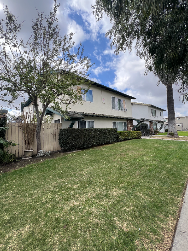 property at 10912 Palma Vista Ave