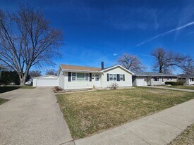 2058 Larry Dr NE in Cedar Rapids, IA - Building Photo