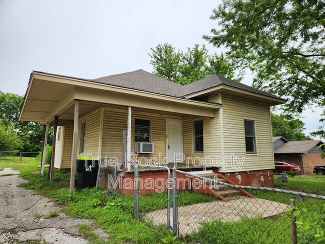 property at 1111 N Oak Ave