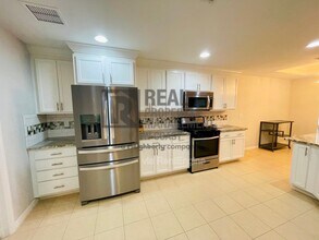 9135 Astonia Way in Ft. Myers, FL - Building Photo - Building Photo