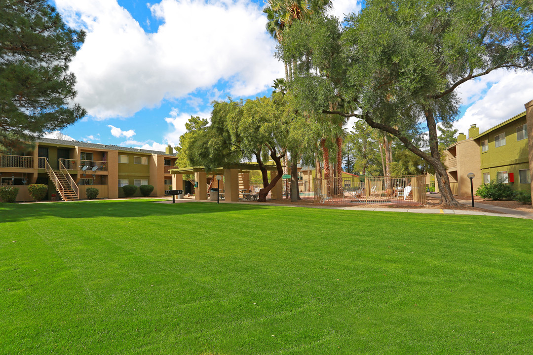 Green Leaf at Broadway in Tucson, AZ - Foto de edificio