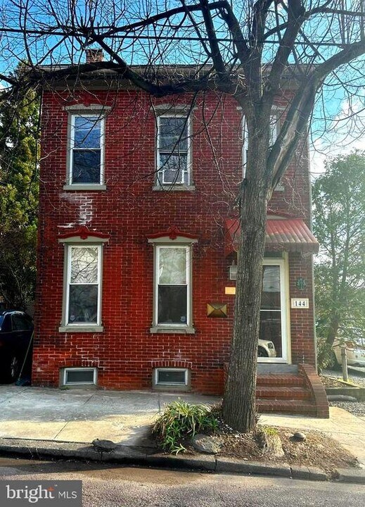 144 Beech St in Pottstown, PA - Building Photo
