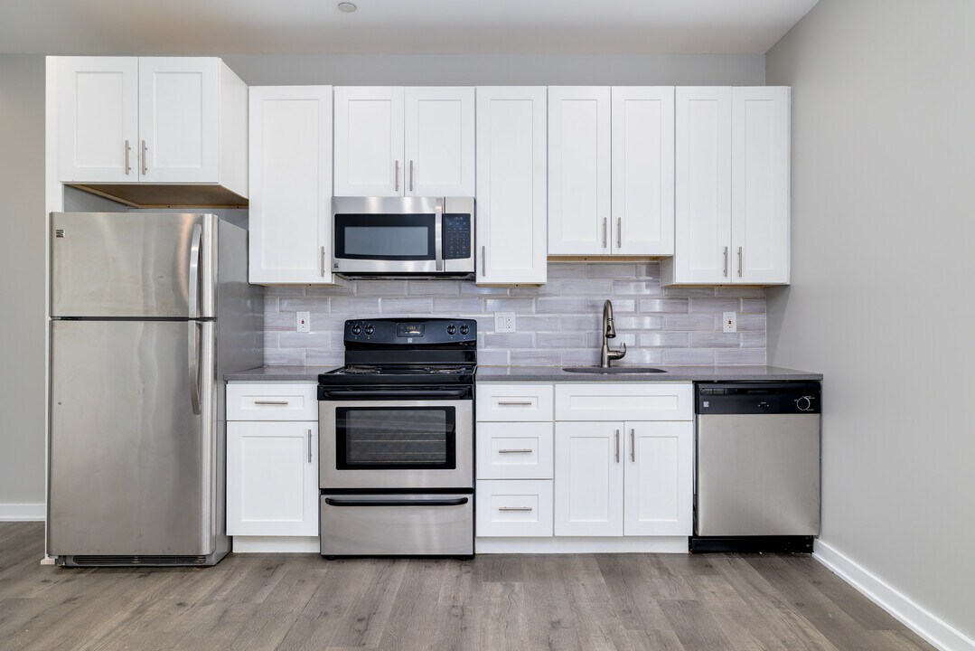 1629 W Girard Ave in Philadelphia, PA - Building Photo