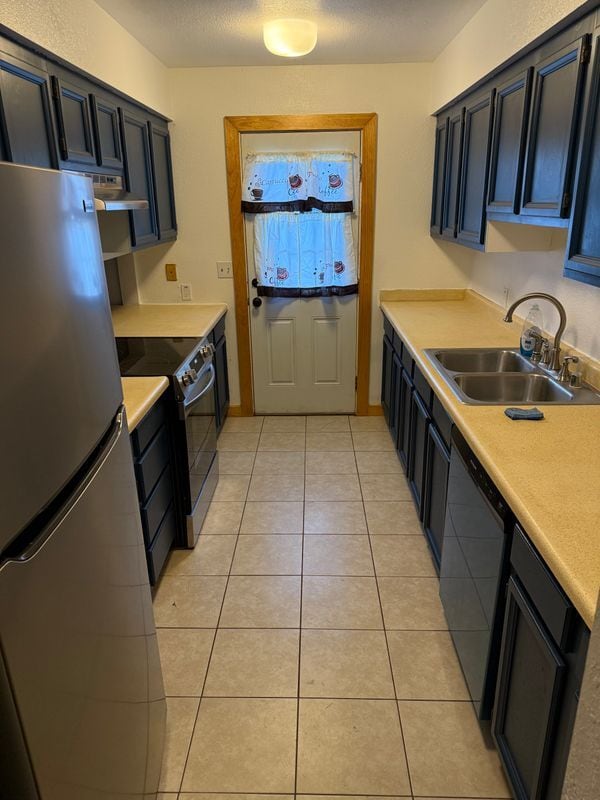 3721 Gardner St in Anchorage, AK - Foto de edificio - Building Photo