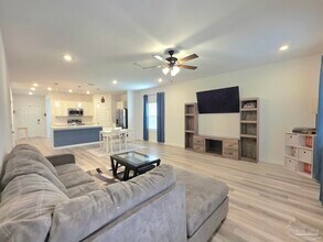 6621 Sun Tree Cir in Bellview, FL - Building Photo - Building Photo