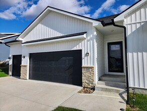 1603 Red Cedar Ln in Granger, IA - Building Photo - Building Photo
