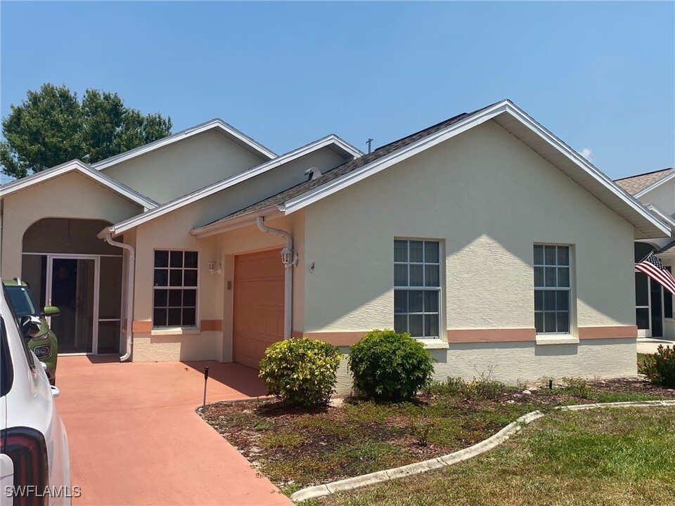 3551 Gloxinia Dr in North Fort Myers, FL - Building Photo
