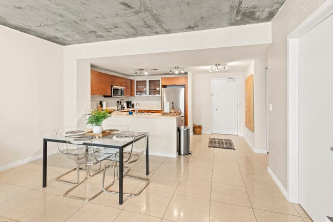 3250 NE 1st Ave in Miami, FL - Building Photo - Building Photo