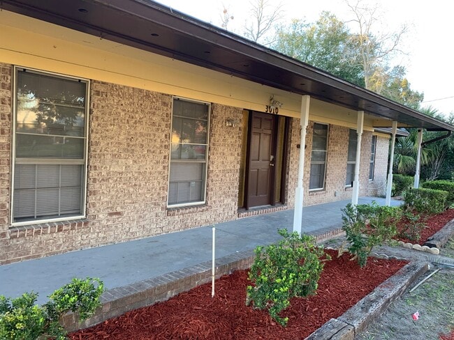 property at 3010 Townsend Blvd