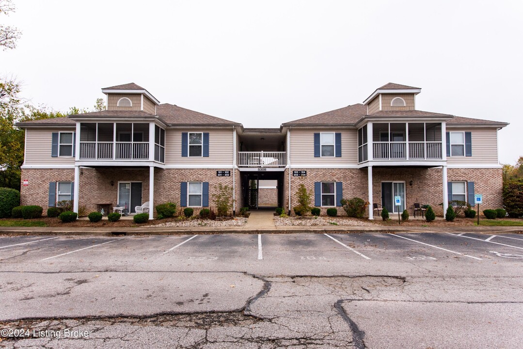 5308 Carolina Crossings Way in Louisville, KY - Building Photo