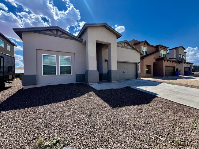 11365 Hidalgo Dr in Socorro, TX - Foto de edificio - Building Photo