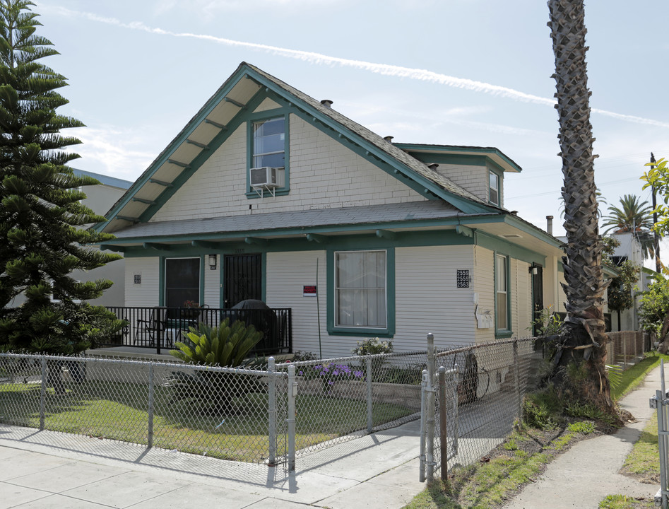 2557-2563 Pasadena Ave in Long Beach, CA - Building Photo