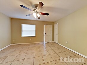 1218 Windsor Cir in Brandon, FL - Building Photo - Building Photo