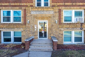 Yocum Apartments in Des Moines, IA - Foto de edificio - Building Photo
