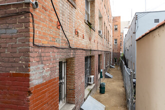 NRE - The Bard Apartments in Los Angeles, CA - Foto de edificio - Building Photo