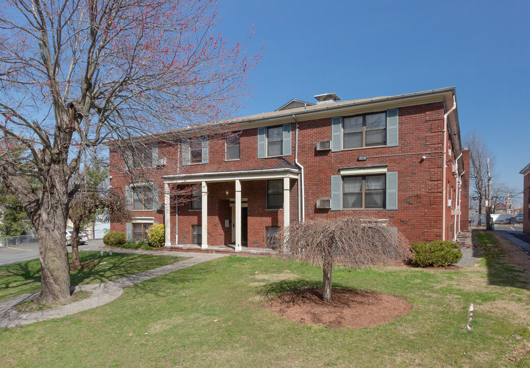 249 Reynolds Ter in Orange, NJ - Building Photo