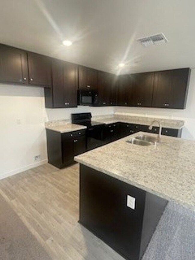 133 Wonderland Trail Ln in Merced, CA - Building Photo - Building Photo