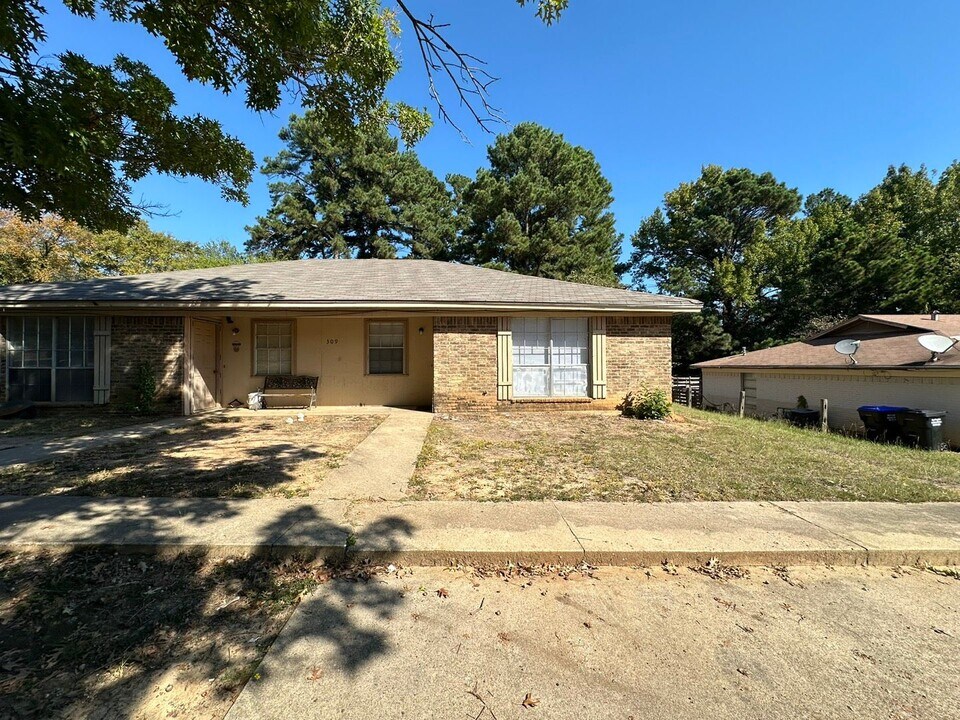 309 Nikki Dr in Longview, TX - Building Photo