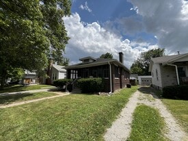 1612 W Washington St in Springfield, IL - Building Photo