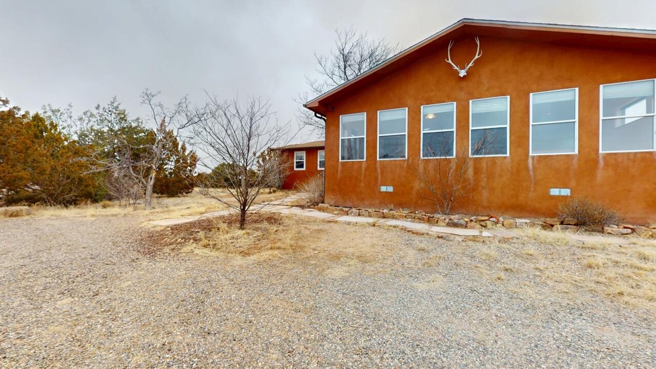 60B Arroyo Hondo Trail in Santa Fe, NM - Building Photo