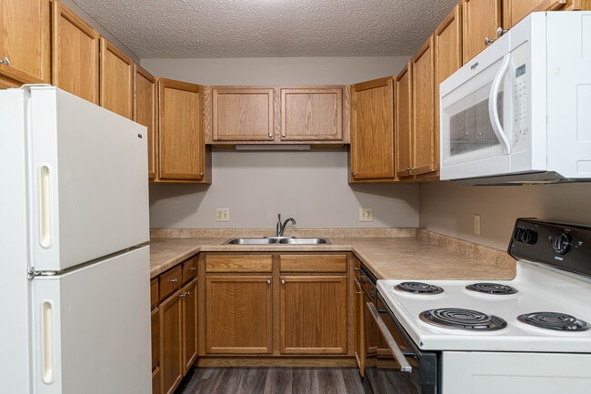 Commerce Apartments in North Mankato, MN - Building Photo - Interior Photo