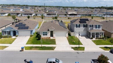 628 Talisi Lp in St. Cloud, FL - Foto de edificio - Building Photo