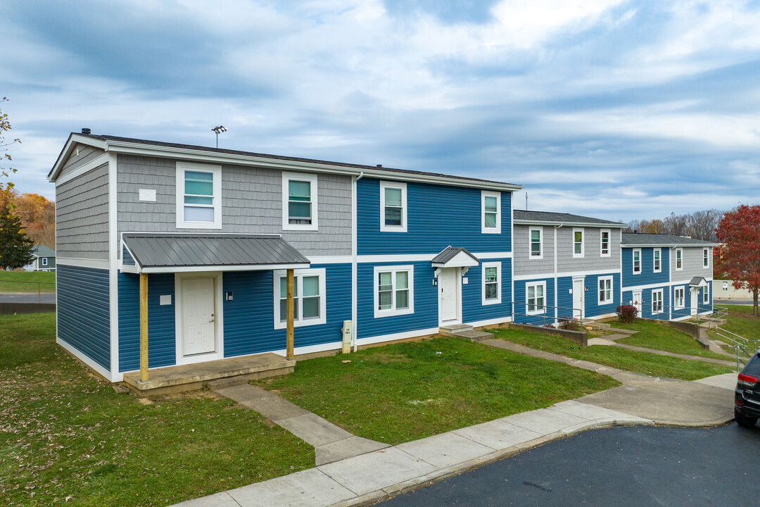 Southmoor Hills in South Charleston, WV - Foto de edificio