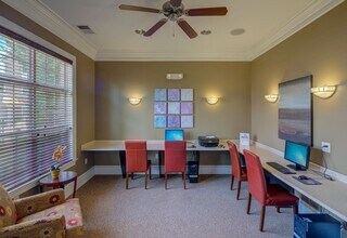 Red Mill Landing Apartment Homes in Virginia Beach, VA - Foto de edificio - Building Photo