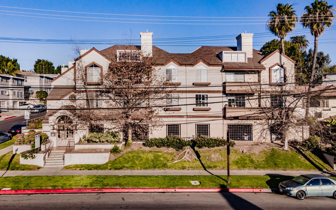 Lido Apartments - 9915 National Blvd in Los Angeles, CA - Foto de edificio